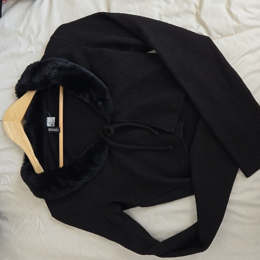 H&M faux fur black cropped cardigan ribbed small